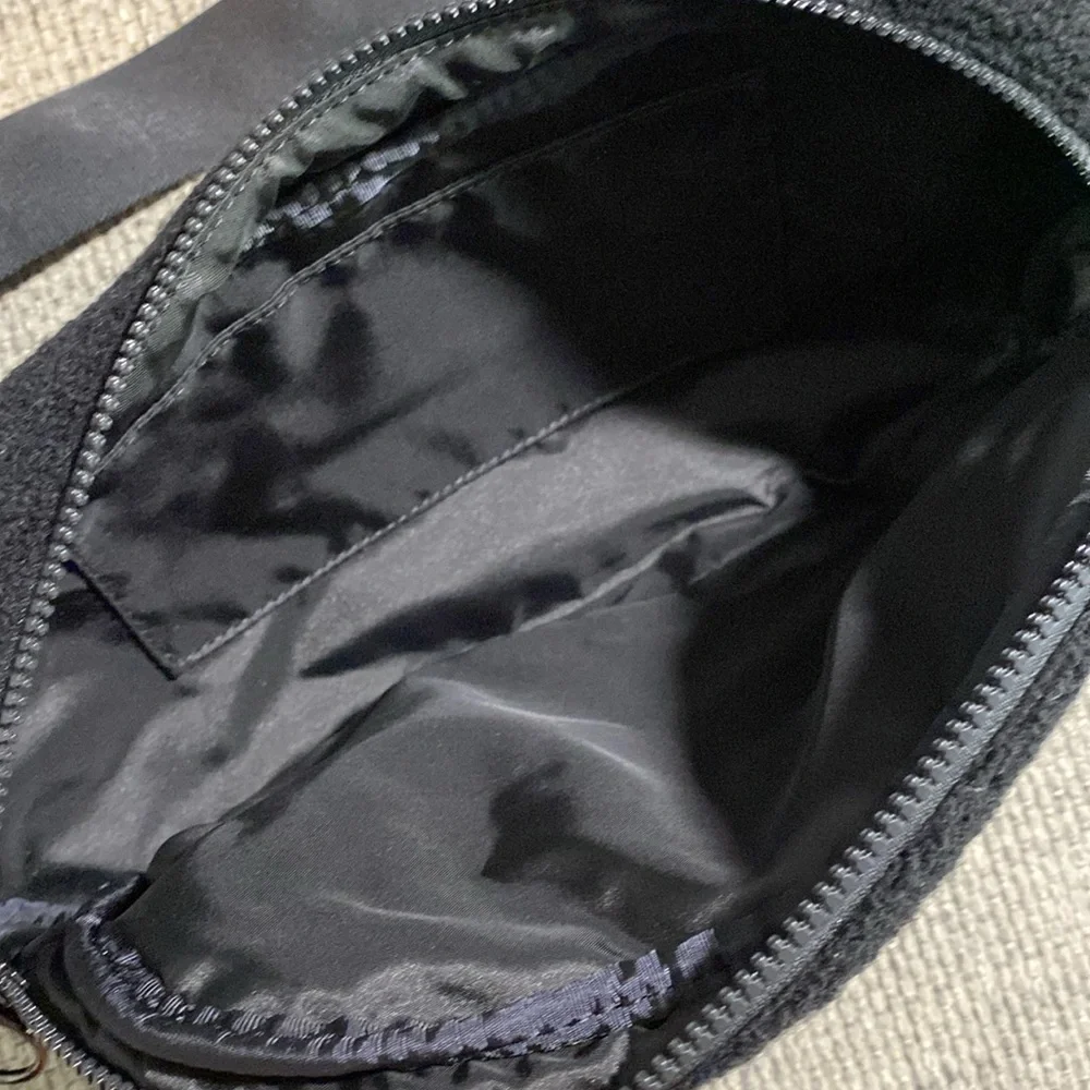 RARE Lululemon On the Beat‎ Belt Bag Black Sherpa 5L